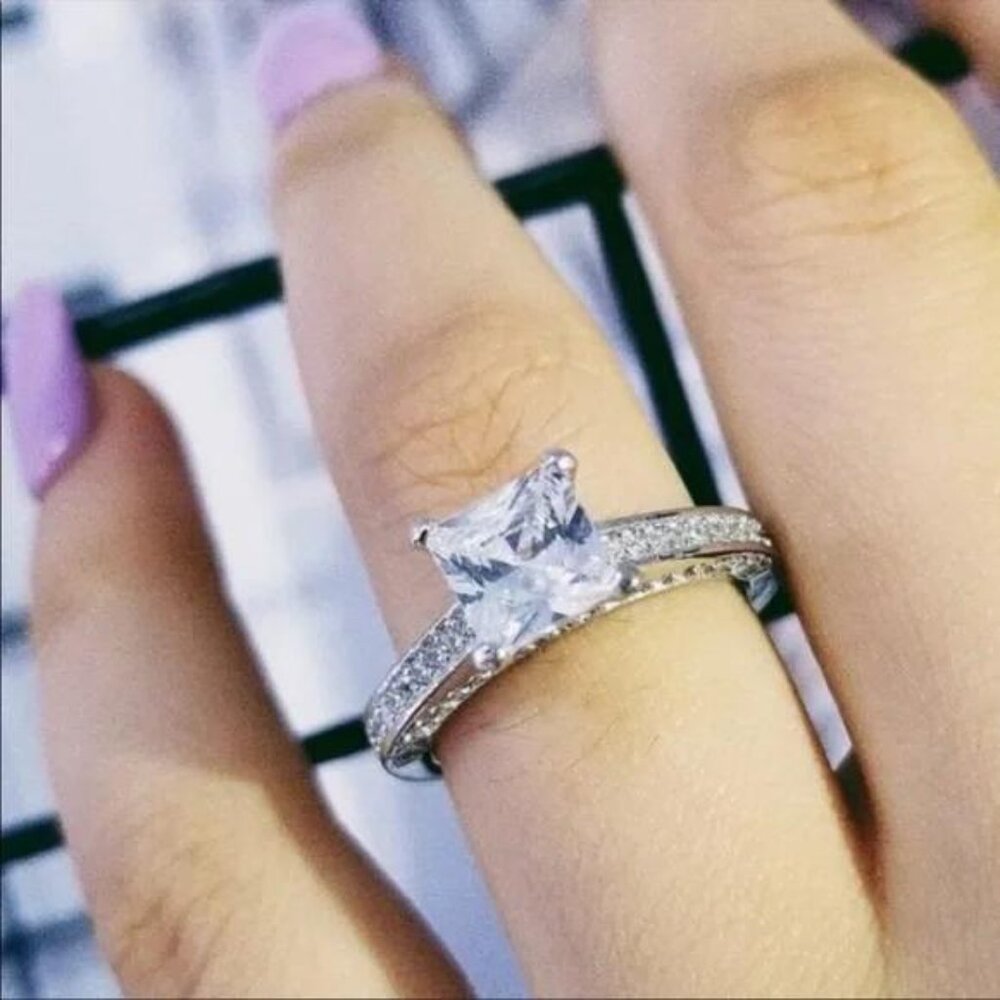 STERLING SILVER PRINCESS CUT DIAMOND ENGAGEMENT RING, CUTE RING, SHINY RING. - Picture 2 of 5